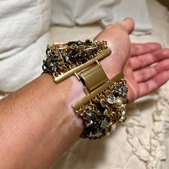 Gold, jeweled bracelet - VINTAGE, but EUC and NEVER WORN! BEAUTIFUL! - Picture 4 of 6